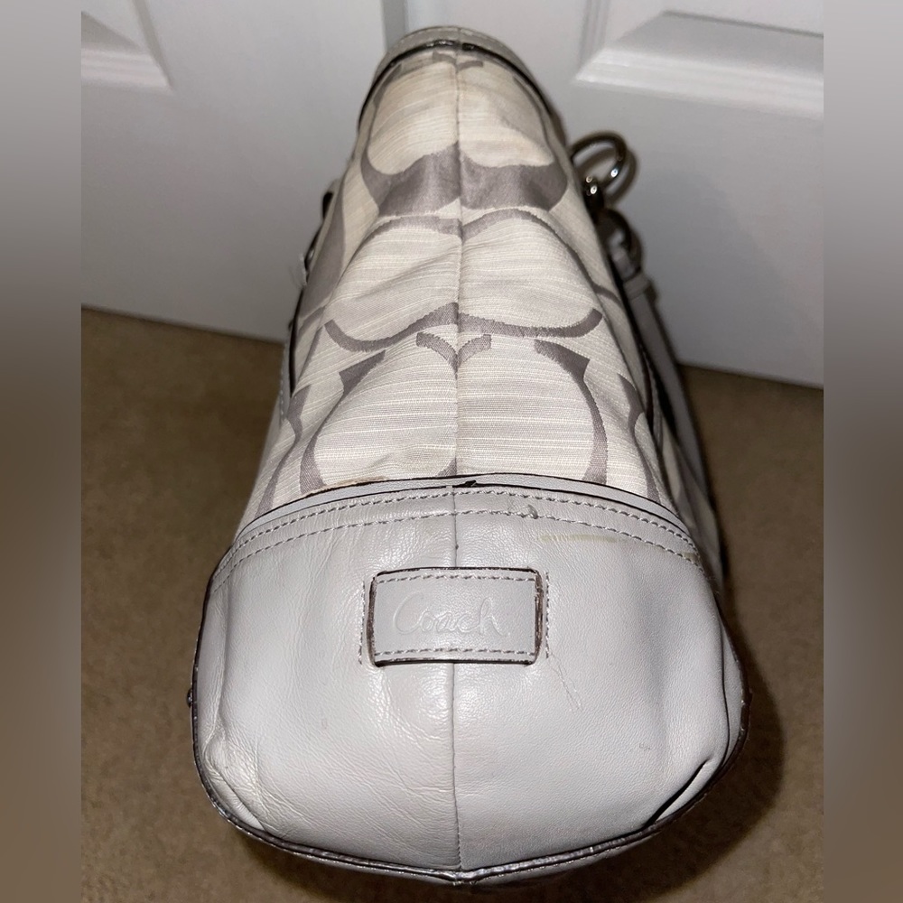COACH VINTAGE ALEXANDRA CANVAS /LEATHER SHOULDER BAG.          B-157 - Picture 6 of 14